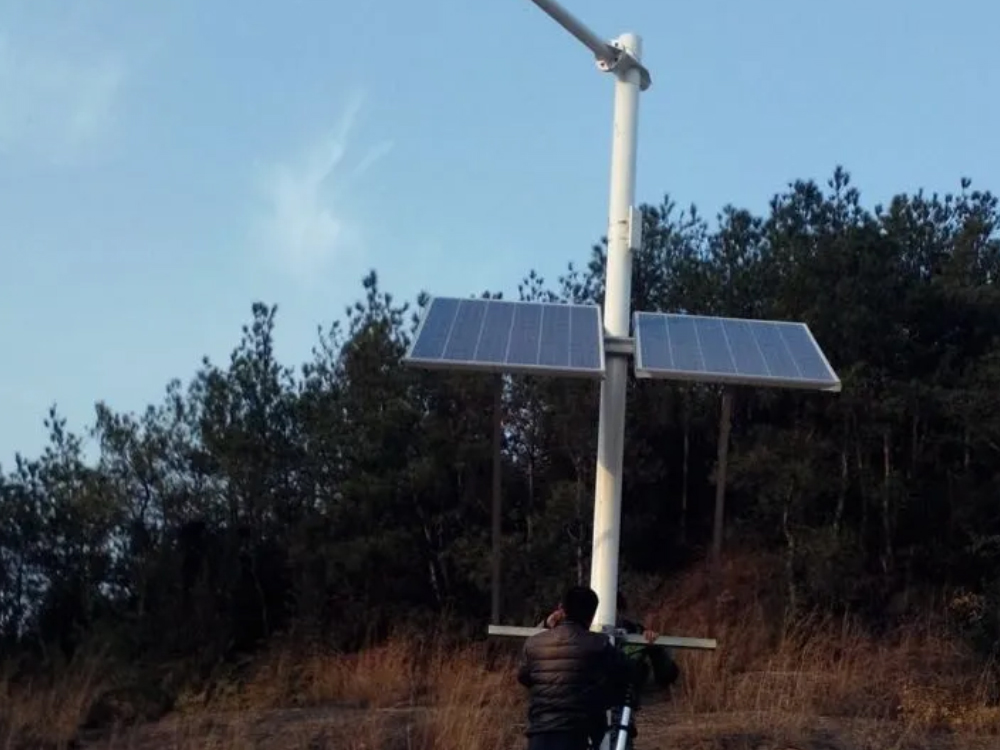 太阳能供电系统：交通道路监控的可靠后盾