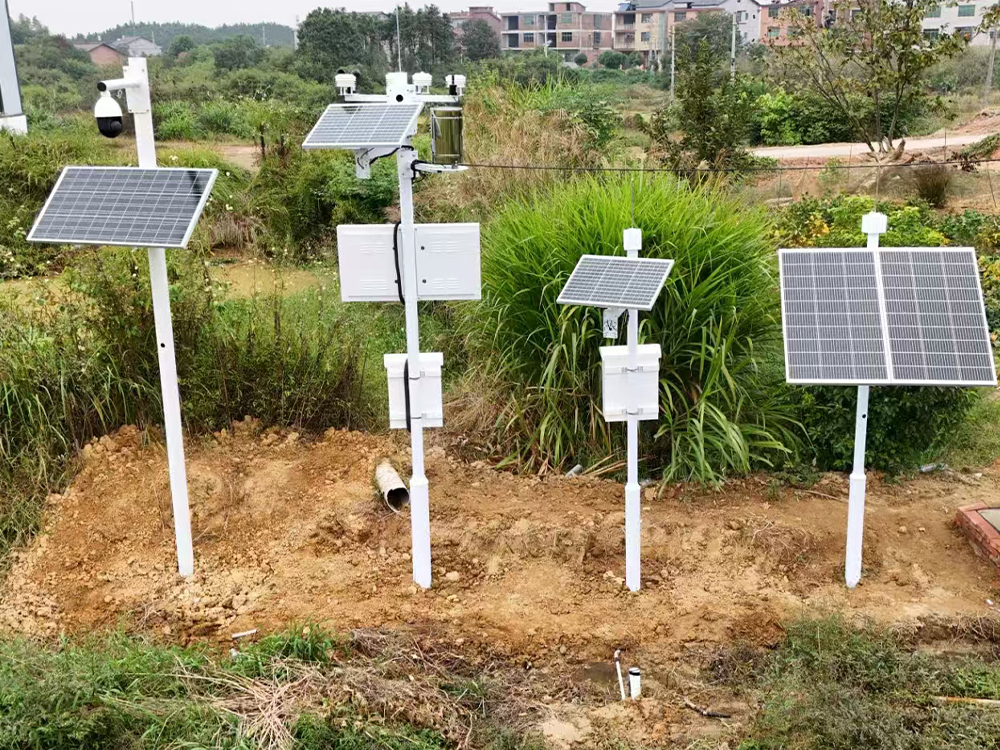 太阳能供电系统赋能降雨量监测仪：构建全天候绿色监测网络