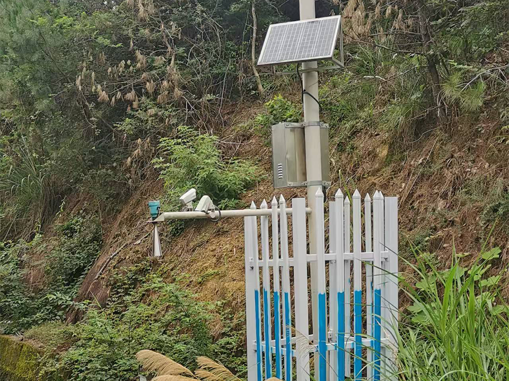 太阳能供电系统：水利水文河道流量监测的绿色动力引擎